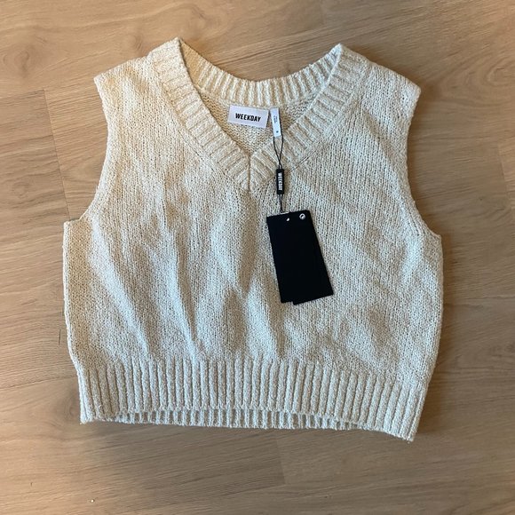 Weekday Beige Cropped Cotton Blend Knit Sweater Vest - Picture 4 of 7